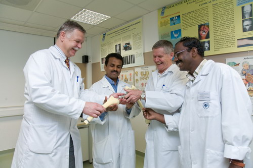 Vasakult: dots Aare Märtson, dr Kishor Kumar Muniyappa, prof Tiit Haviko ja dr Kiran Kumar Mallam. Foto: Jaak Nilson.