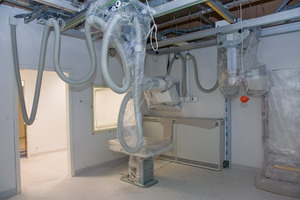 Esimene paigaldatud röntgeniaparaat tulevases radioloogiaosakonnas. Foto: Jaak Nilson.